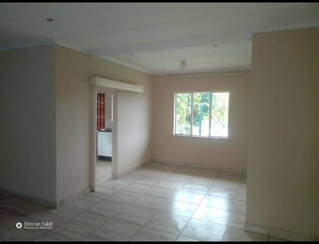 3 BEDROOM HOUSE FOR SALE IN BISLEY
